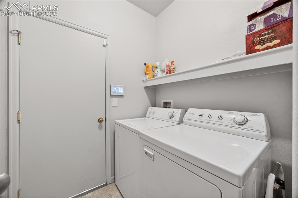 Image 32 of 43: Bathroom