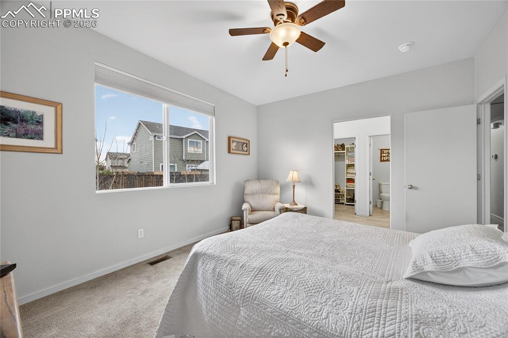 Image 33 of 43: Laundry