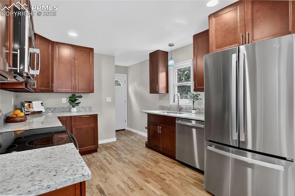 Image 8 of 21: New granite counters & SS appliances