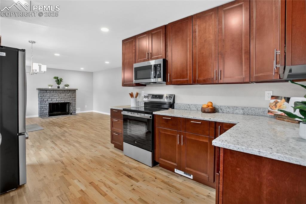 Image 9 of 21: Abundant natural light