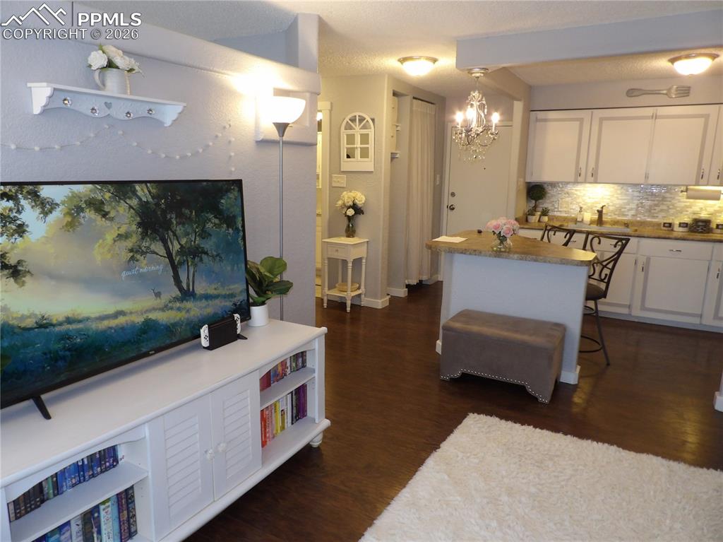 Image 4 of 17: Kitchen