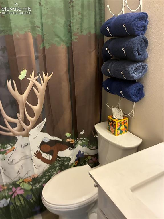 Image 31 of 35: Bathroom
