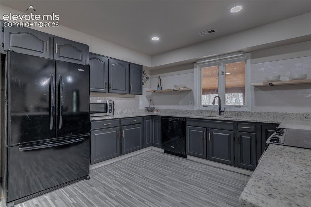 Image 8 of 35: Kitchen