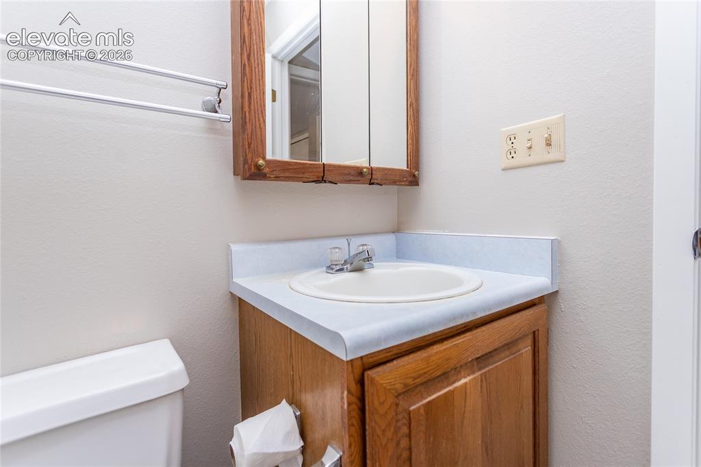 Image 22 of 27: Bathroom