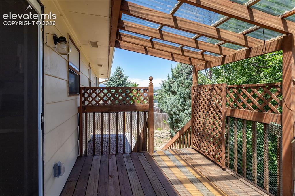 Image 24 of 27: Deck