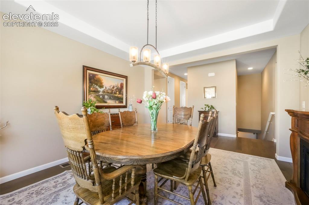 Image 12 of 50: Dining Area