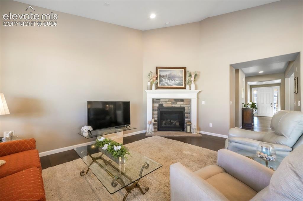 Image 16 of 50: Living Room