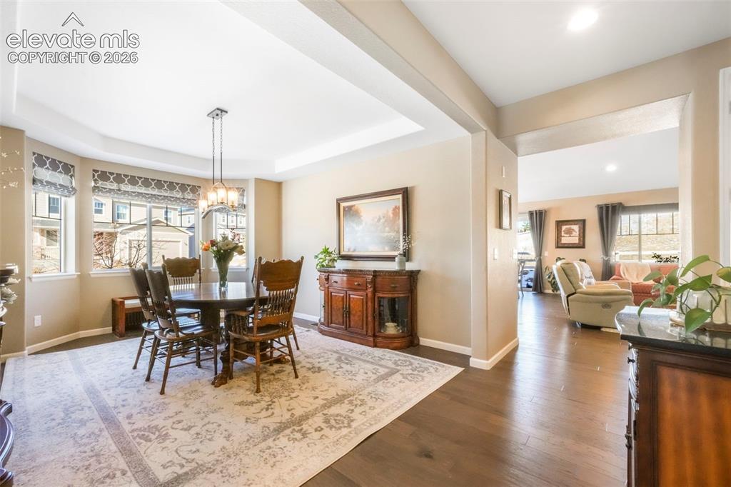 Image 9 of 50: Dining Area