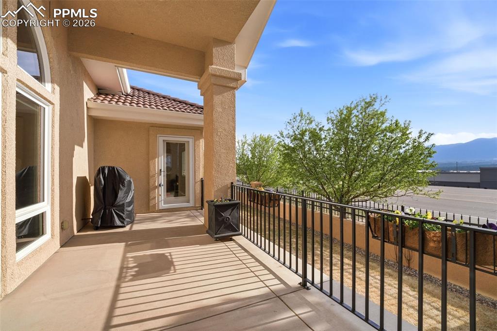 Image 22 of 50: Balcony