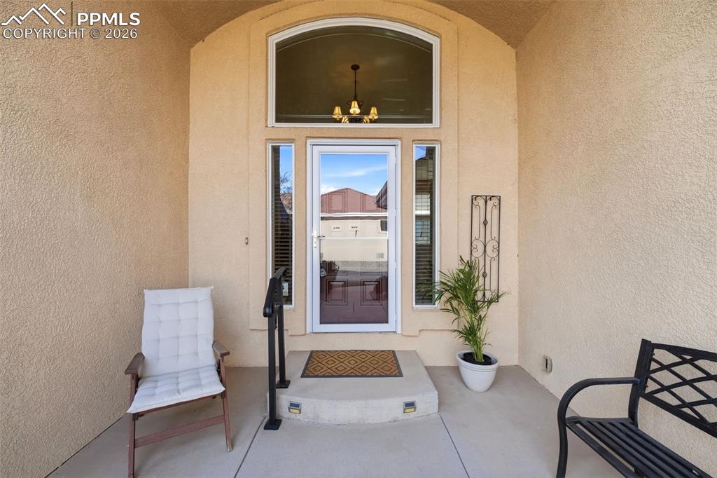 Image 3 of 50: Entry