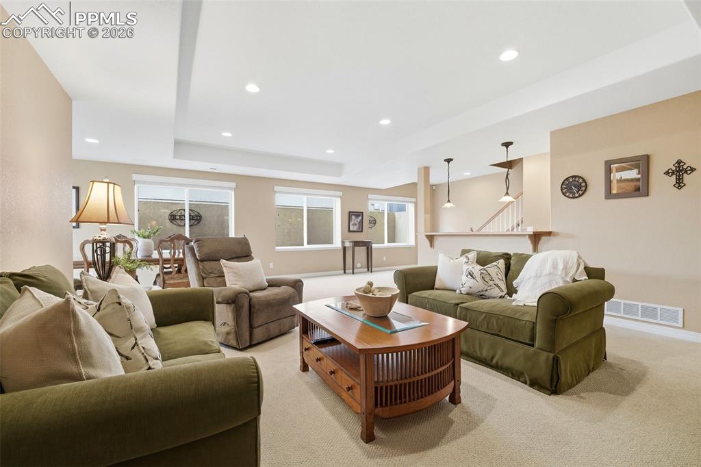 Image 33 of 50: Living Room