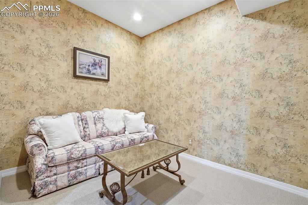 Image 37 of 50: Living Room