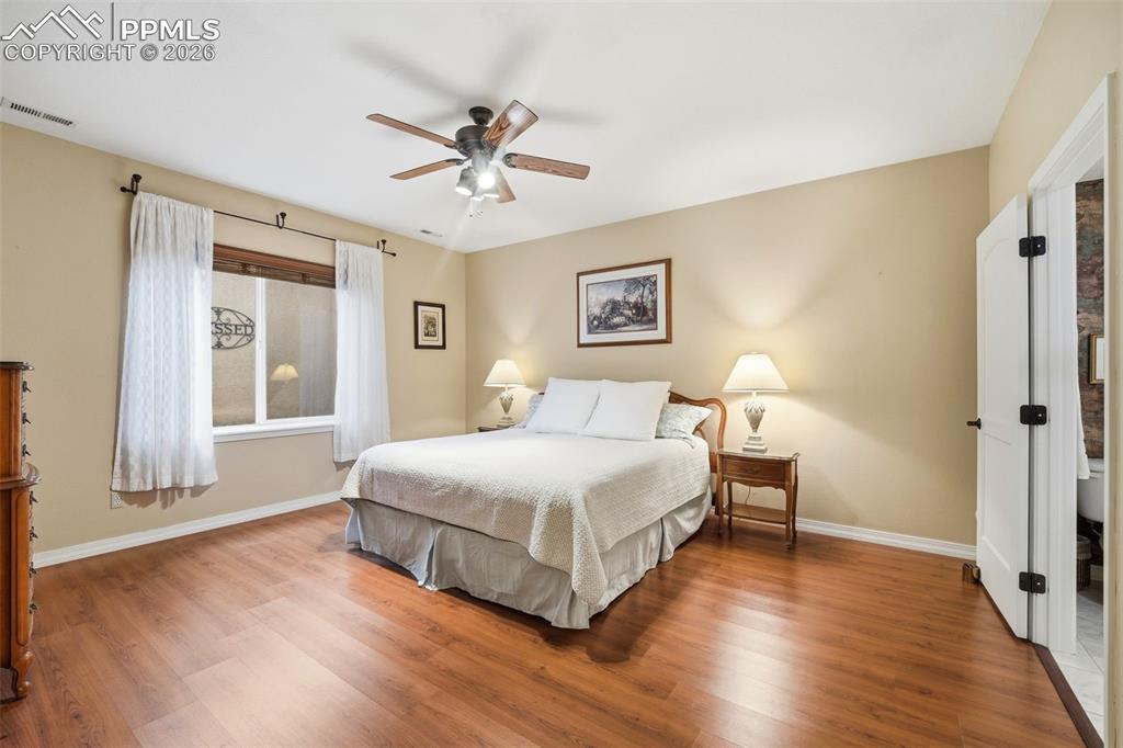 Image 38 of 50: Bedroom