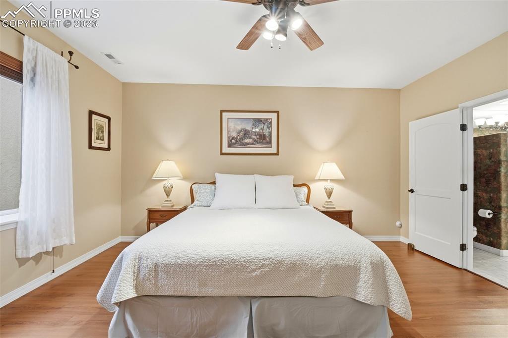 Image 40 of 50: Bedroom