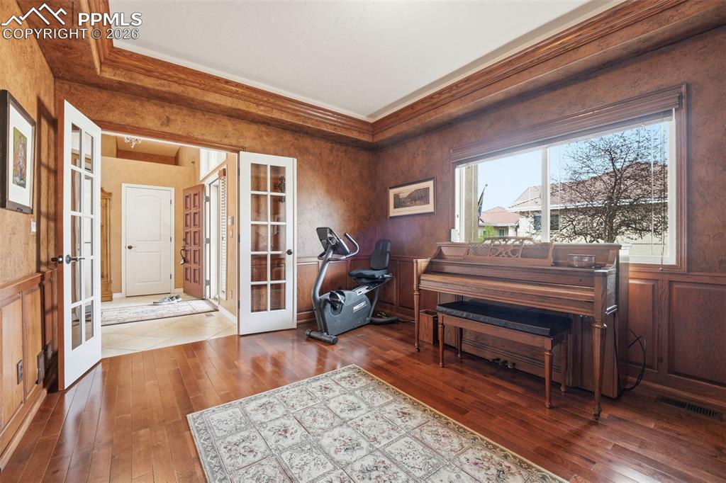 Image 6 of 50: Office