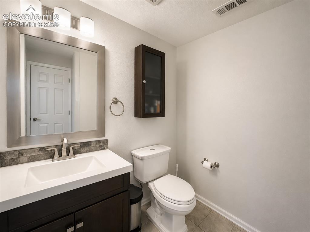Image 34 of 49: Bathroom