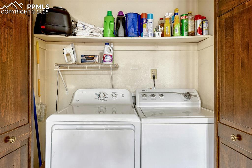 Image 18 of 46: Washroom area