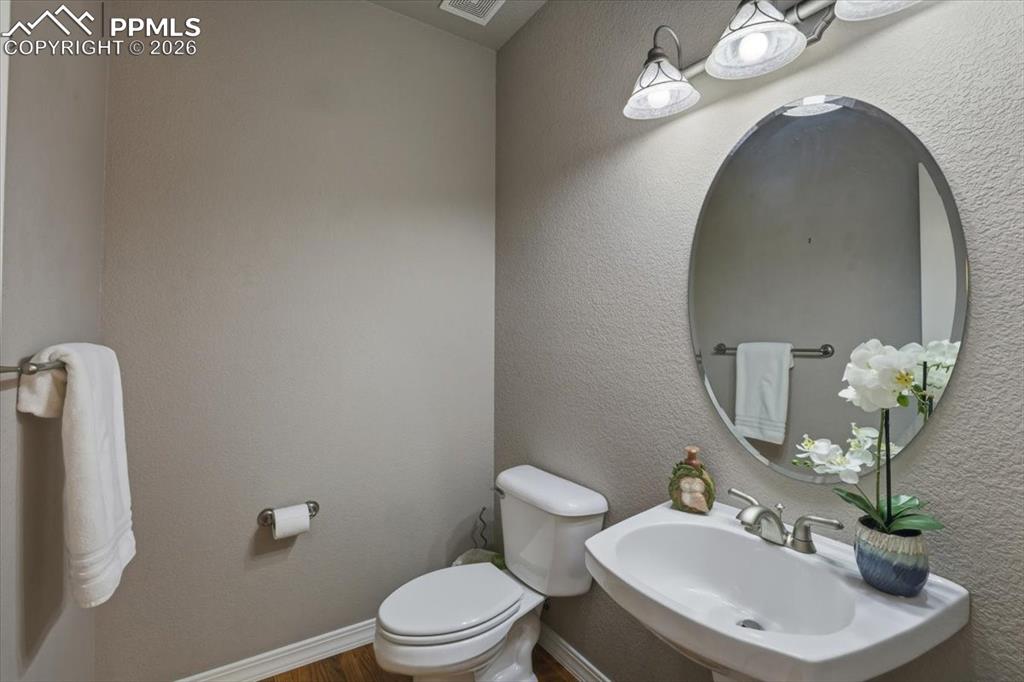 Image 15 of 50: Bathroom