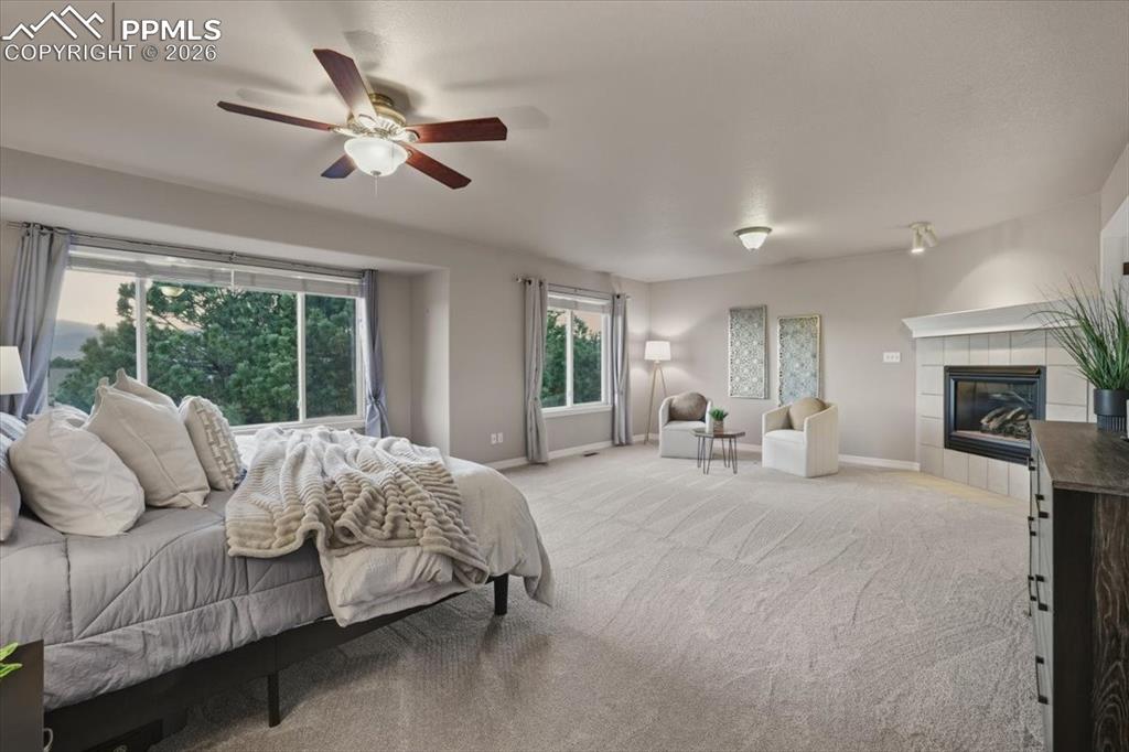 Image 17 of 50: Bedroom