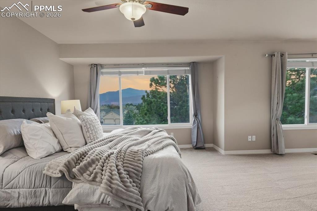 Image 18 of 50: Bedroom