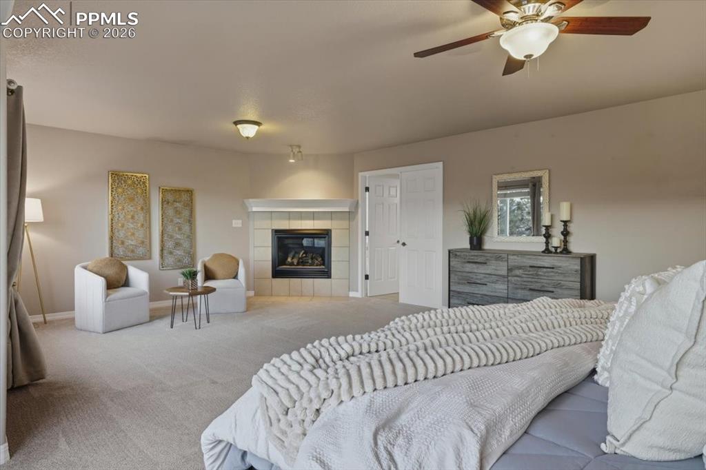 Image 19 of 50: Bedroom