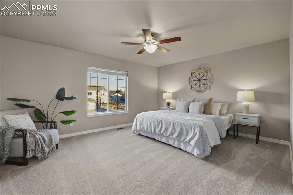 Image 25 of 50: Bedroom