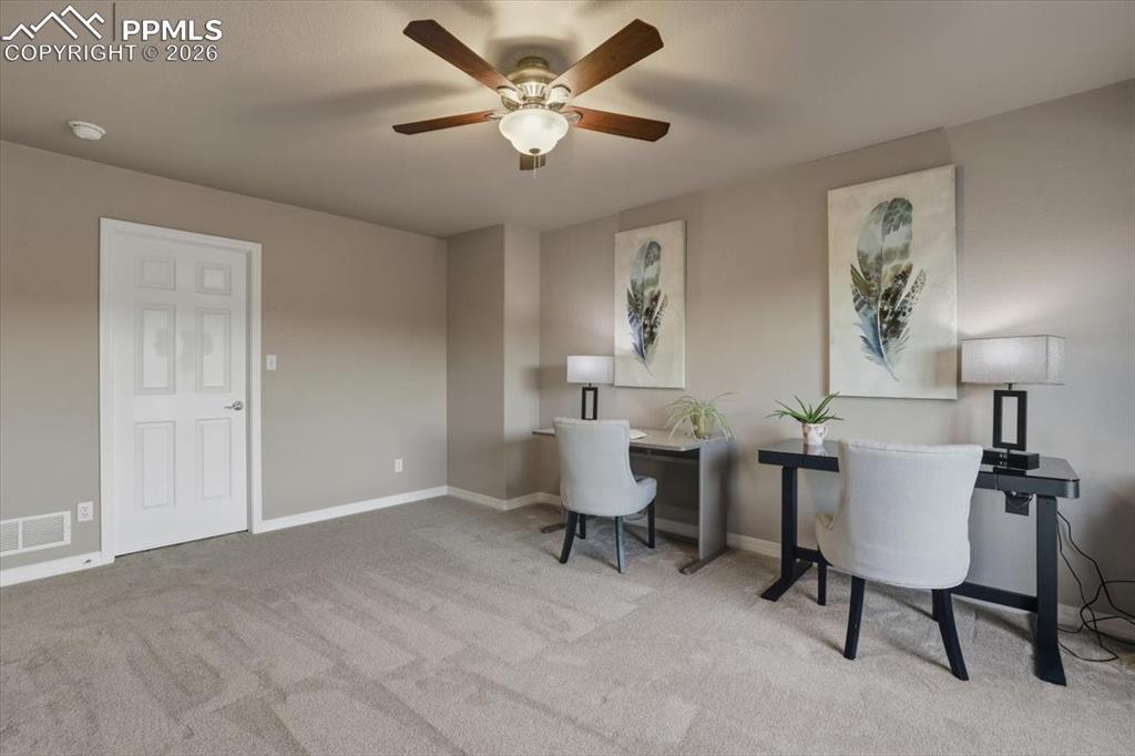 Image 27 of 50: Office