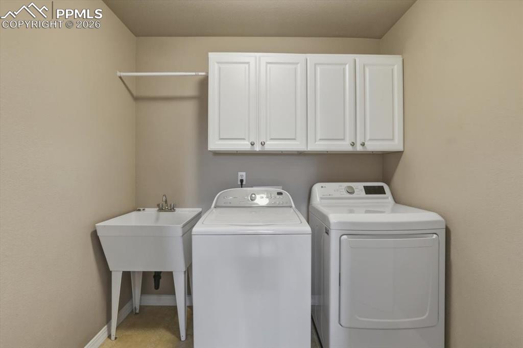 Image 29 of 50: Laundry