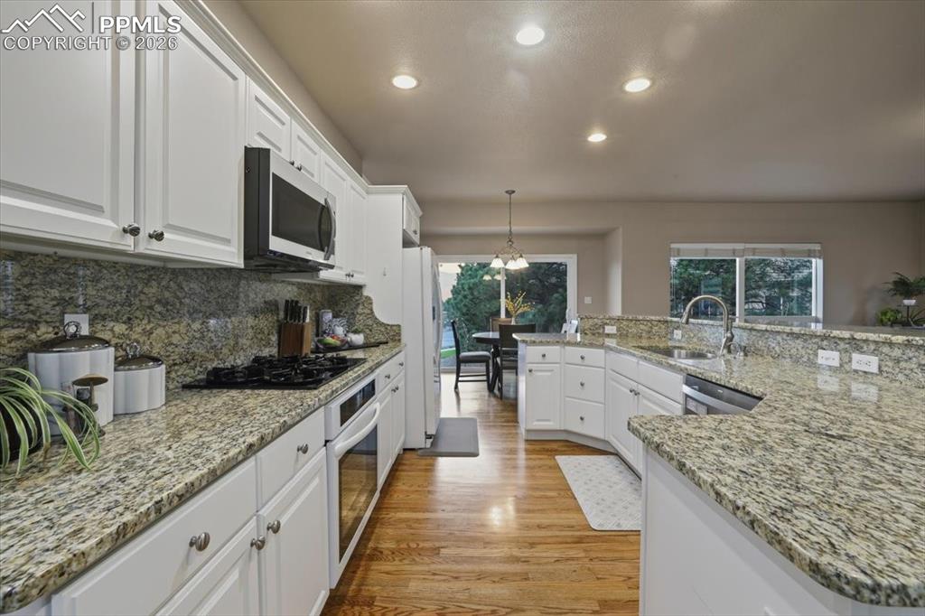 Image 3 of 50: Kitchen