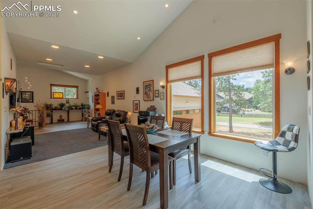 Image 15 of 31: Dining Area