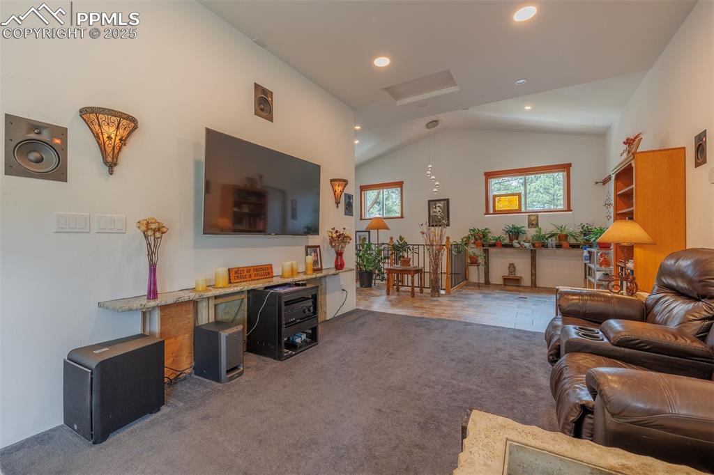 Image 16 of 31: Living Room