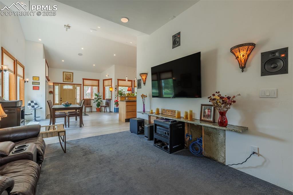 Image 17 of 31: Living Room