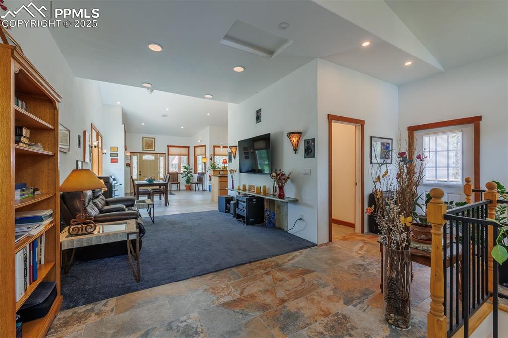 Image 18 of 31: Living Room