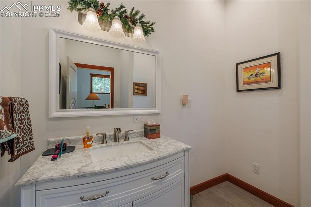 Image 19 of 31: Bathroom