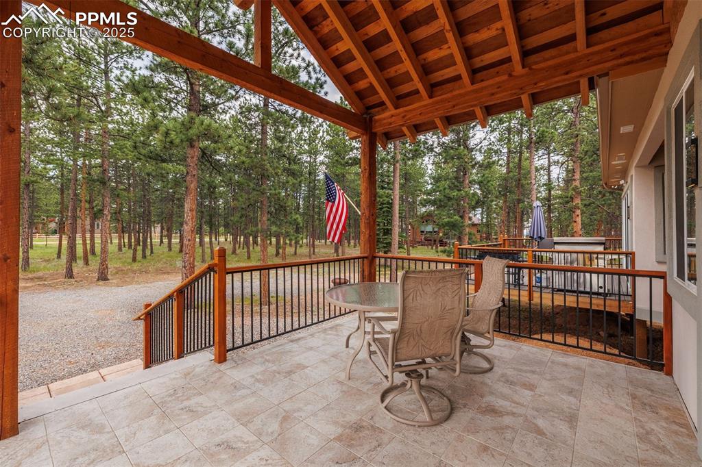 Image 4 of 31: Patio