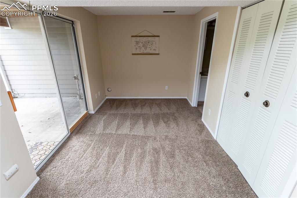 Image 33 of 47: Family Room