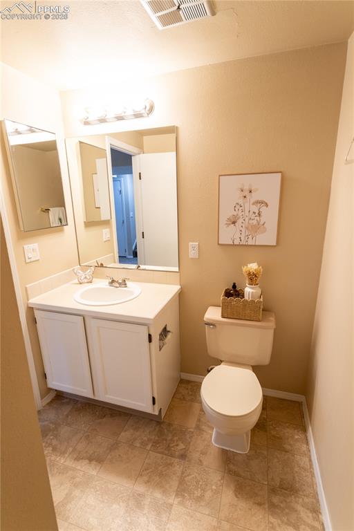 Image 37 of 47: Bathroom