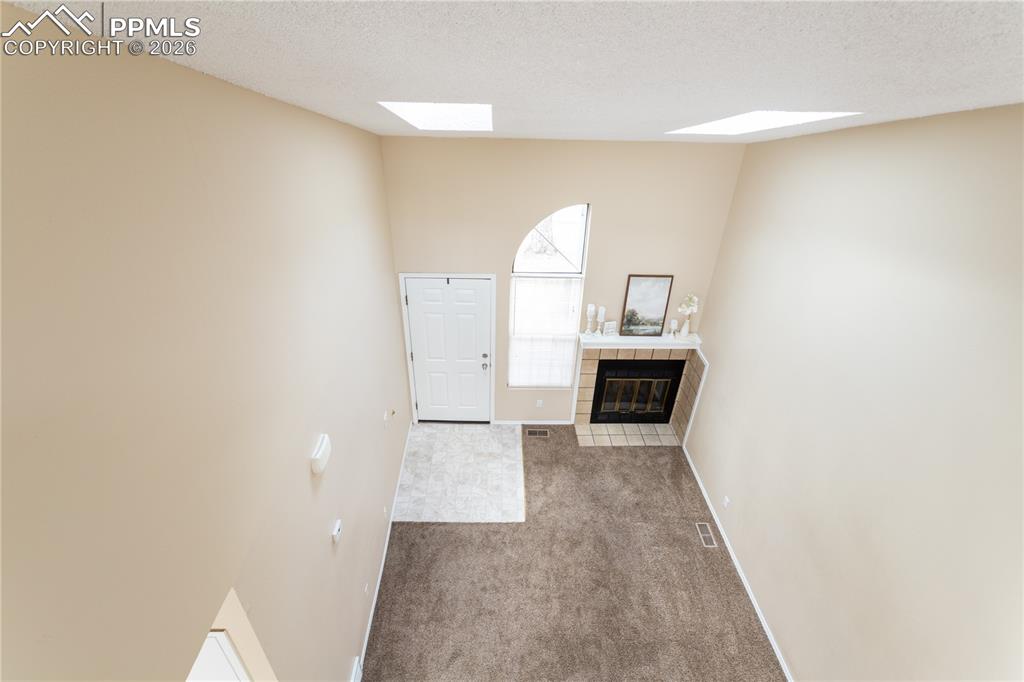 Image 9 of 47: Entry
