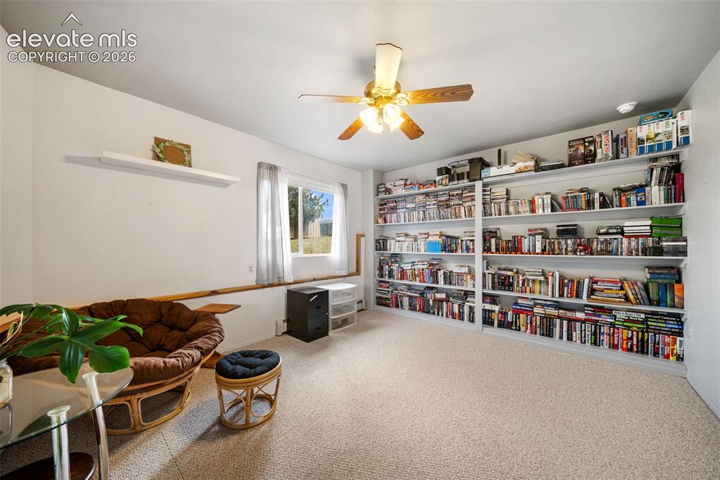 Image 17 of 36: Sitting Room