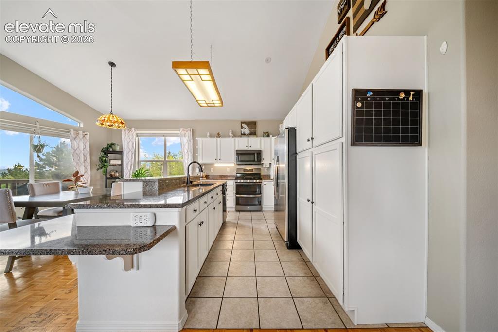 Image 7 of 36: Kitchen