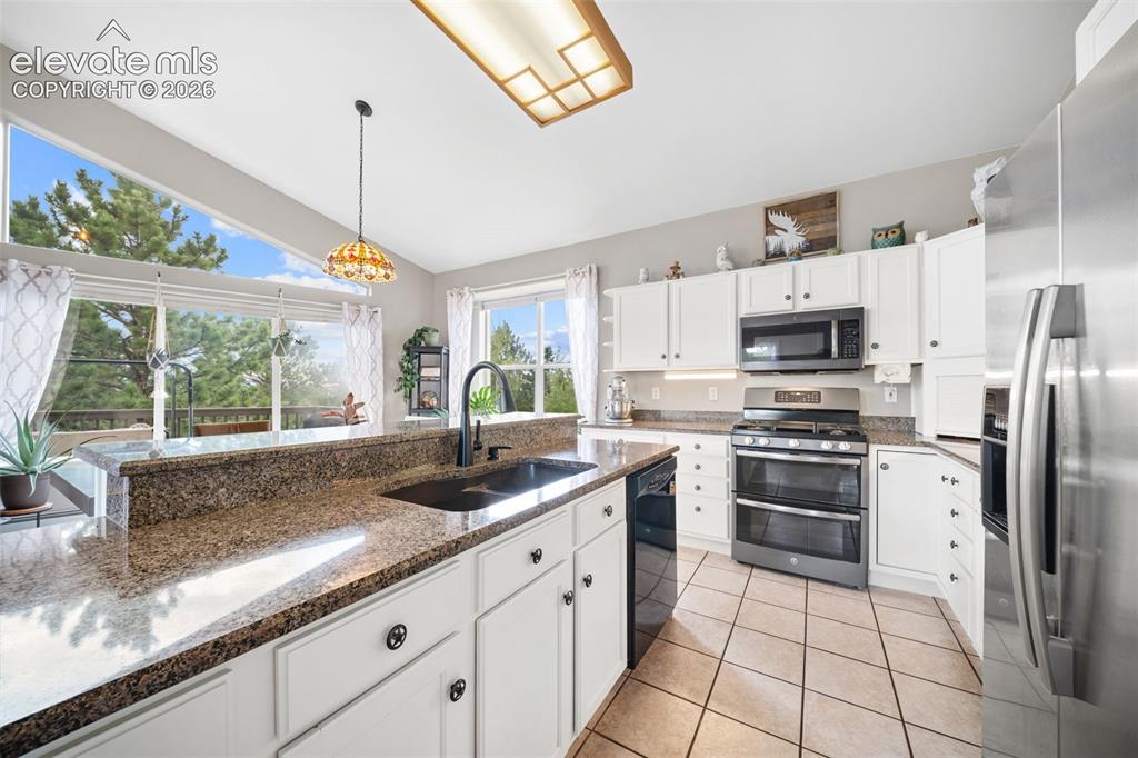 Image 8 of 36: Kitchen