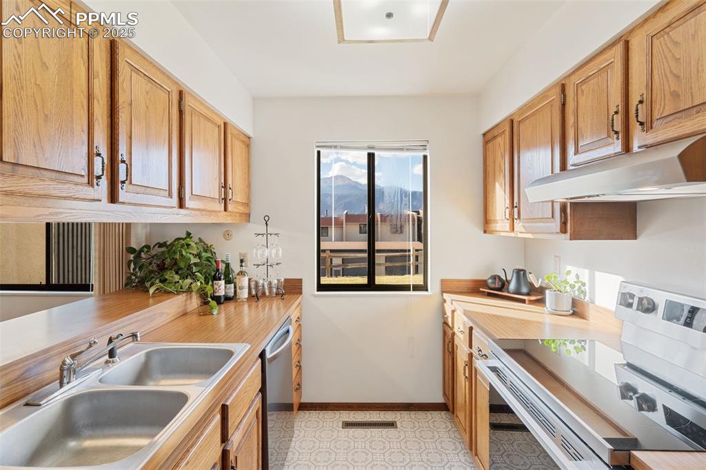 Image 16 of 28: You can gaze at the mountains from the kitchen window, too!