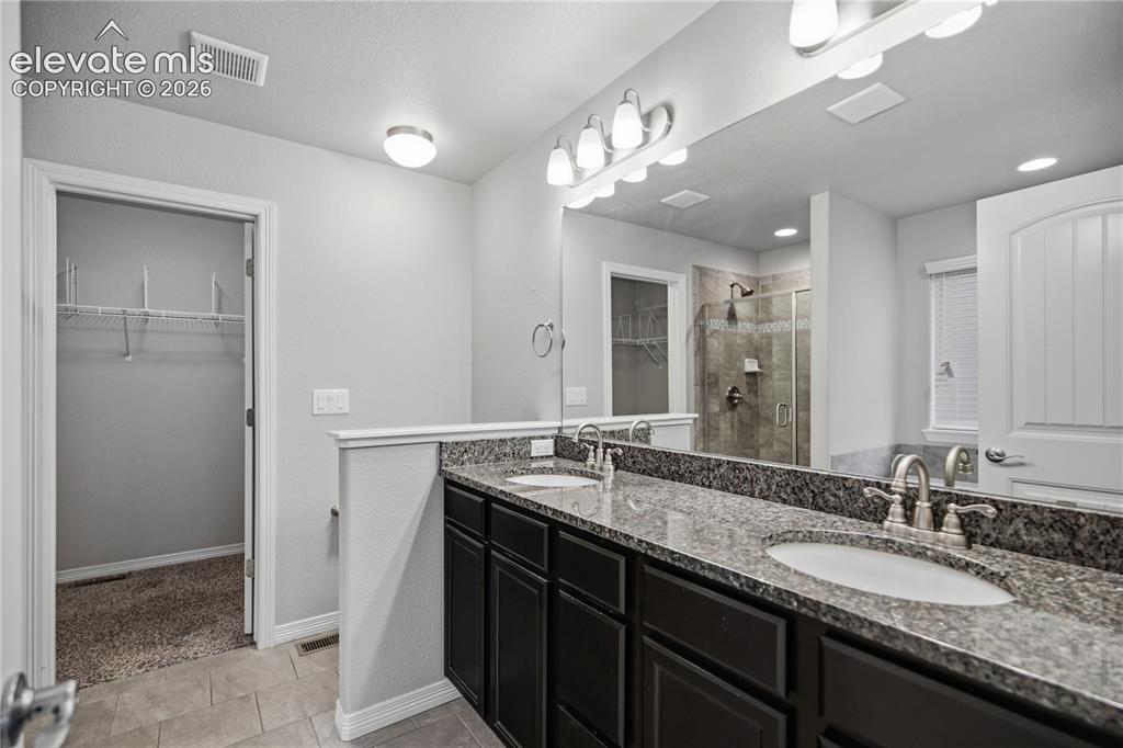 Image 11 of 25: Bathroom