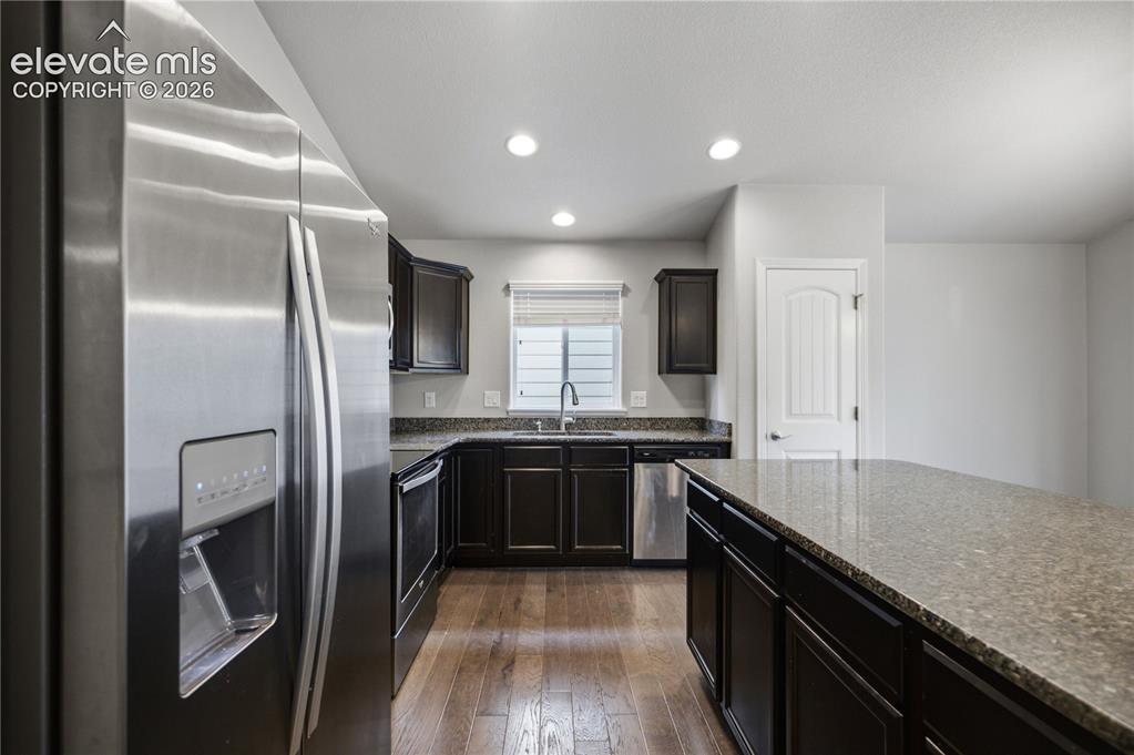 Image 4 of 25: Kitchen