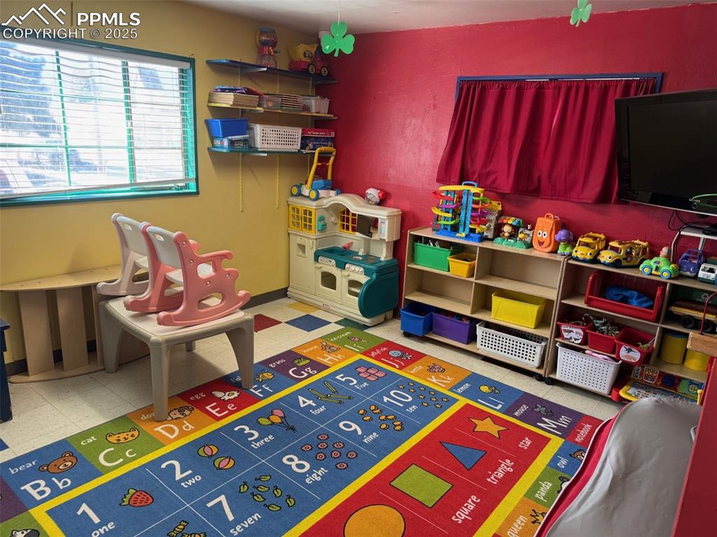 Image 16 of 33: Classroom with tile patterned floors