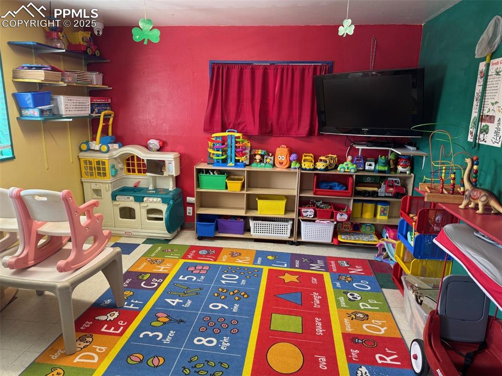 Image 17 of 33: Classroom with tile patterned floors