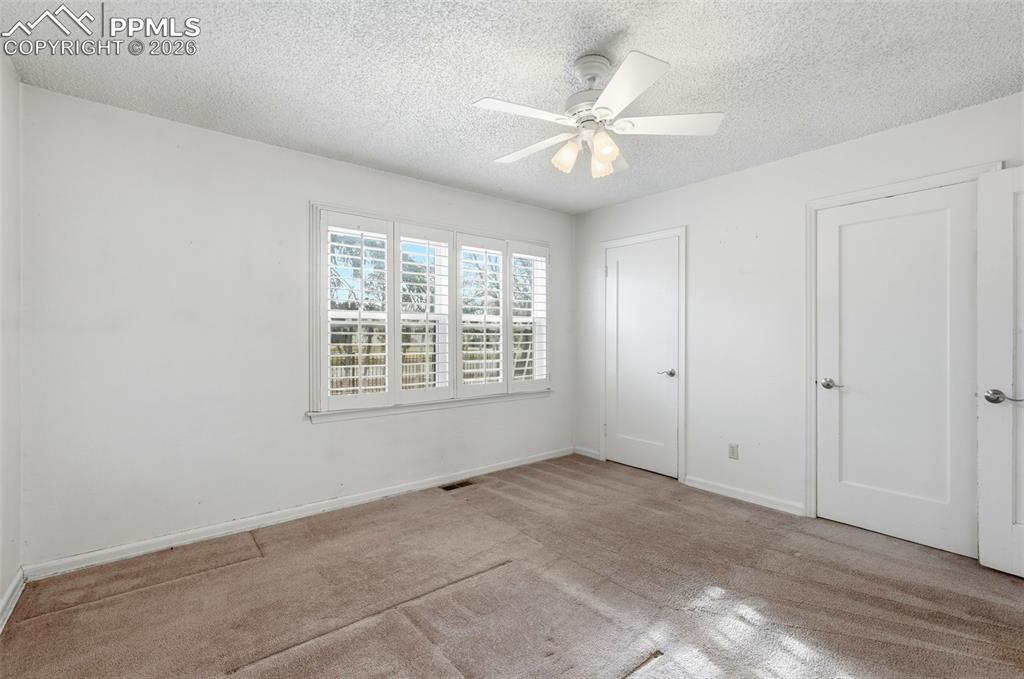 Image 12 of 50: Bedroom