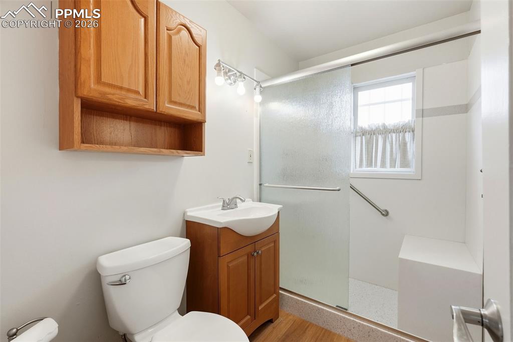 Image 13 of 50: Bathroom