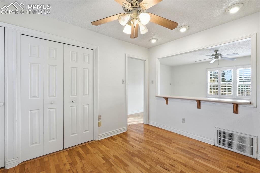 Image 22 of 50: Dining Area