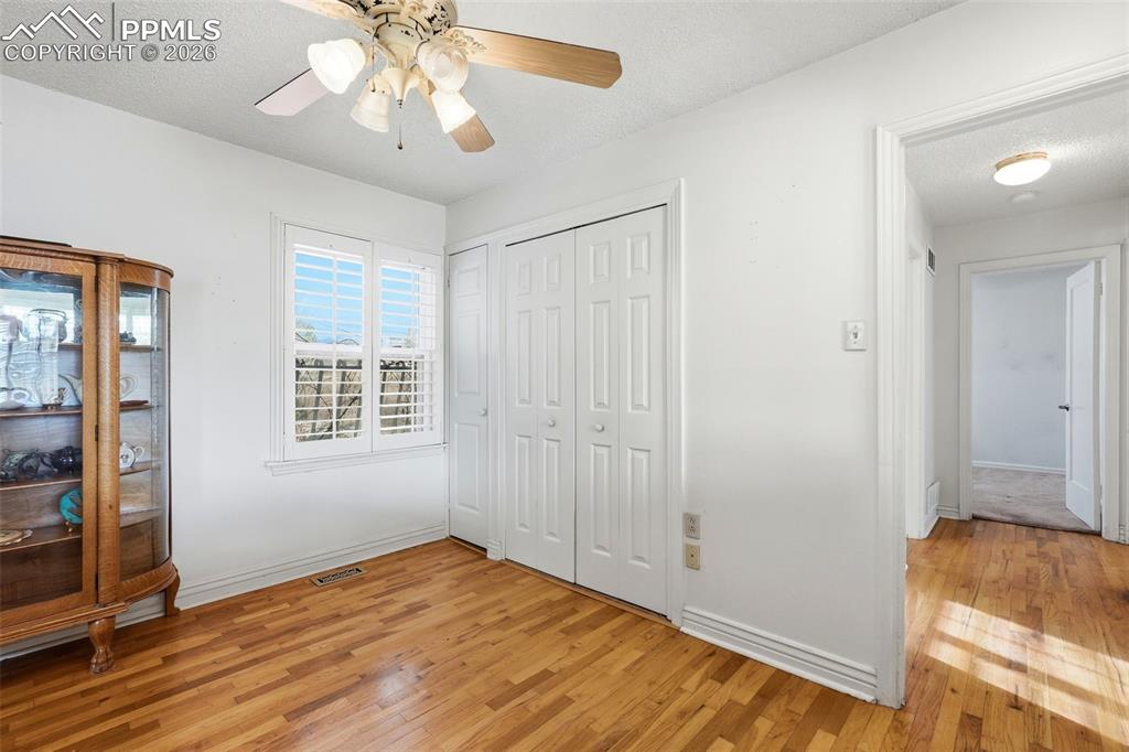 Image 24 of 50: Dining Area